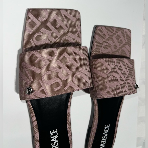 Versace all over flat slippers 39 - Picture 2 of 5